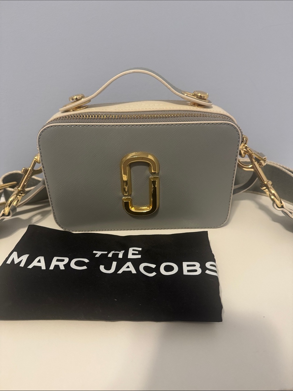 Marc Jacobs The Sure Shot Large Snapshot Crossbody Bag – Dust Gray Saffiano Leat